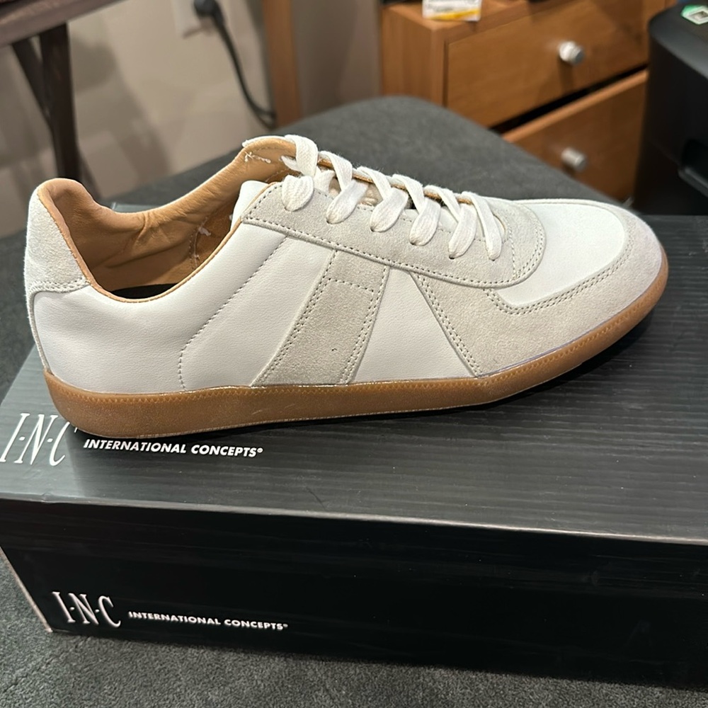*New* Men’s I.N.C. Harlan Sneaker Size 7